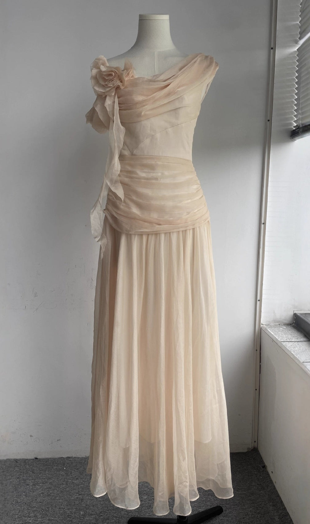 One-Shoulder 3D Flower Ruched Maxi Dress