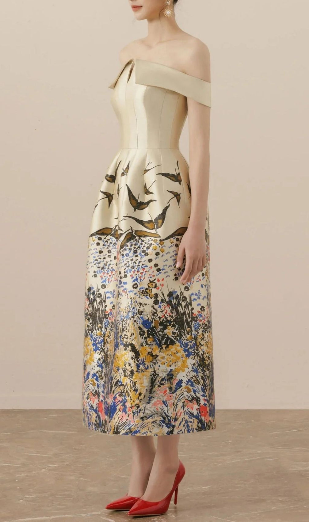 Nina Retro Floral Print Off-shoulder Midi Dress in Apricot