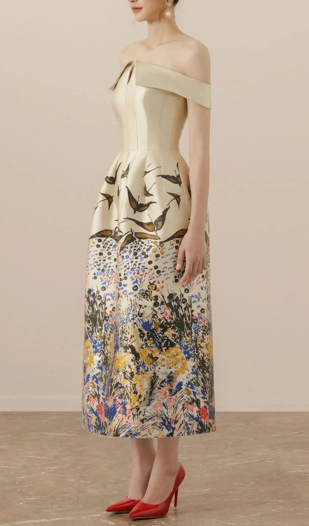Nina Retro Floral Print Off-shoulder Midi Dress in Apricot