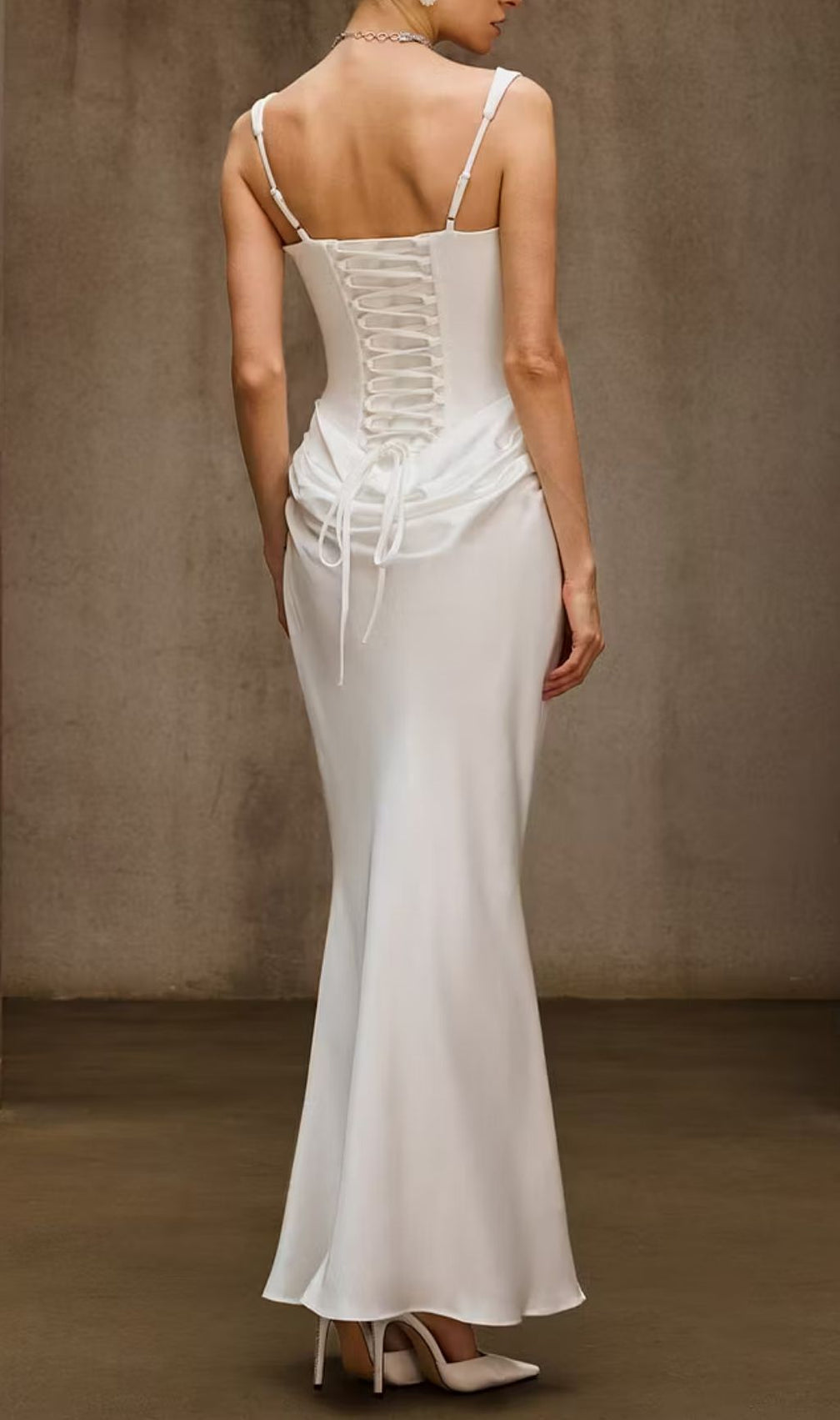 Duyen White Corset Maxi Dress - Sculpting Sleeveless Gown for Glamorous Evenings