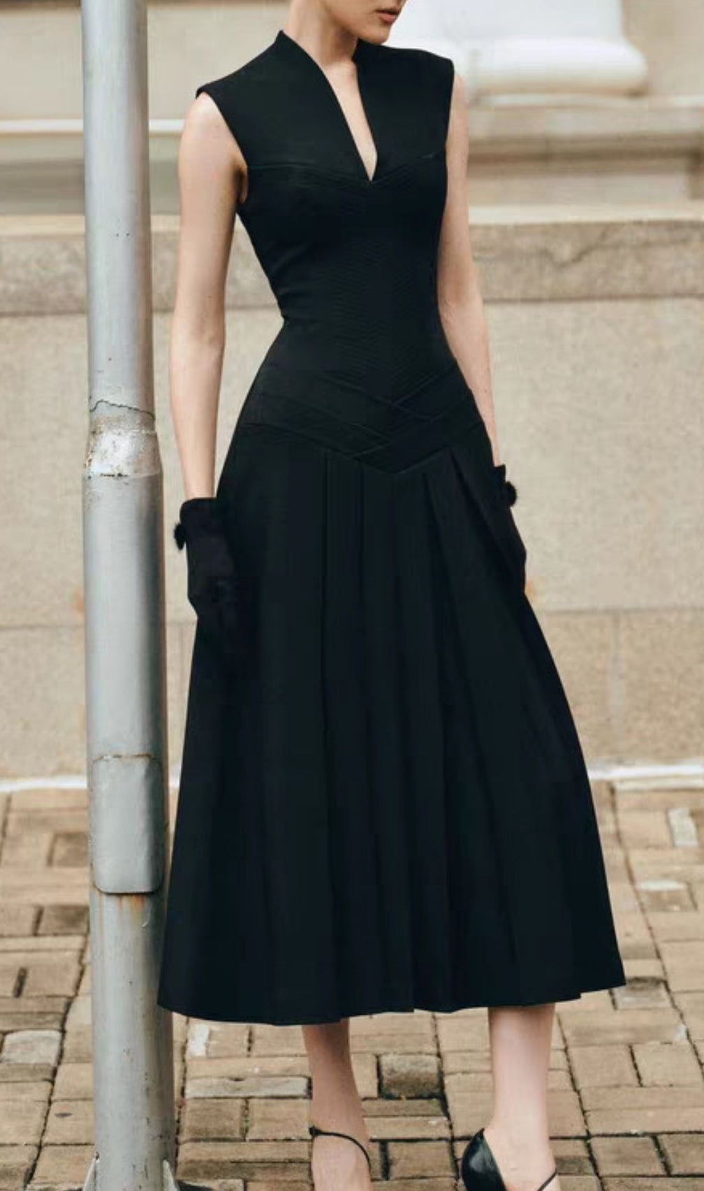 Kelsie Black V-Neck Sleeveless Midi Dress