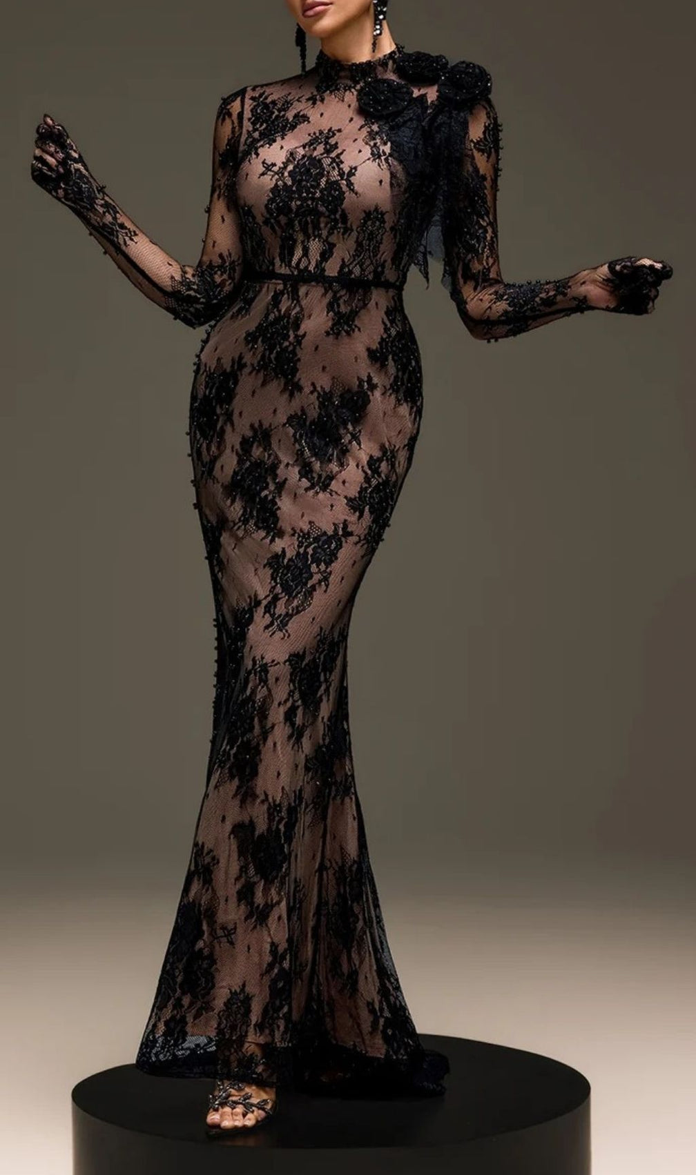 Varnelis Backless Pearl Lace Maxi Dress