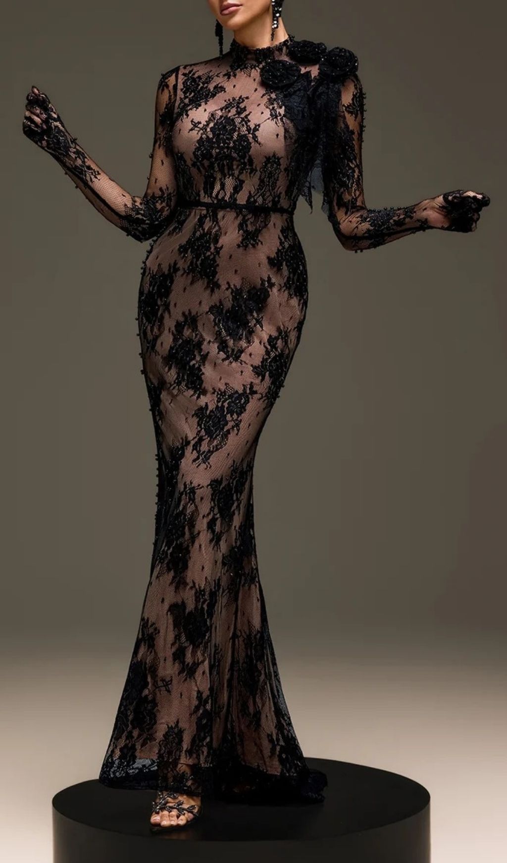 Varnelis Backless Pearl Lace Maxi Dress