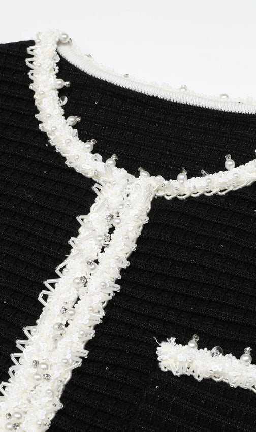 Kineta Chic Black Knit Mini Dress with White Contrast Trim – Long Sleeve Elegance