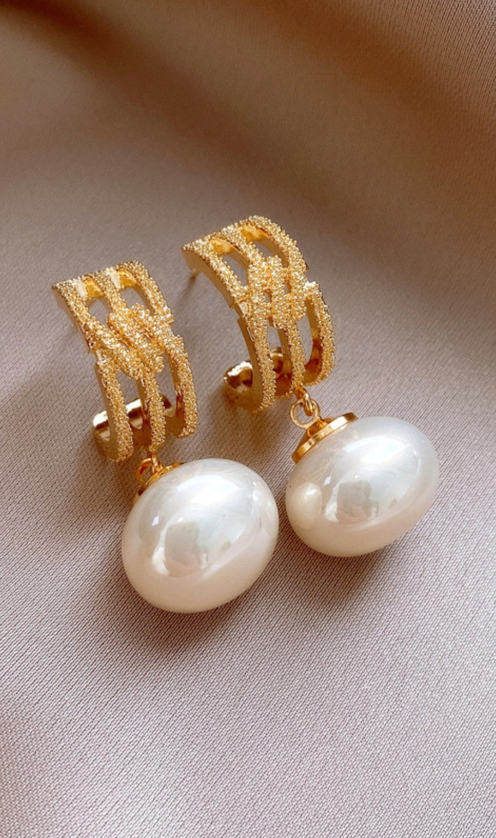 Dimitri Pearl Earrings