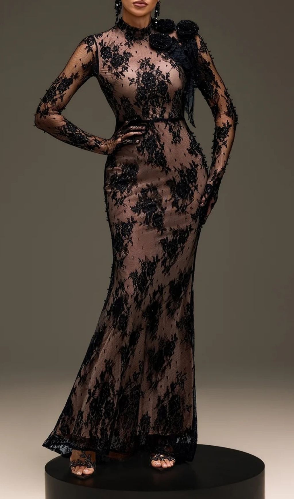Varnelis Backless Pearl Lace Maxi Dress