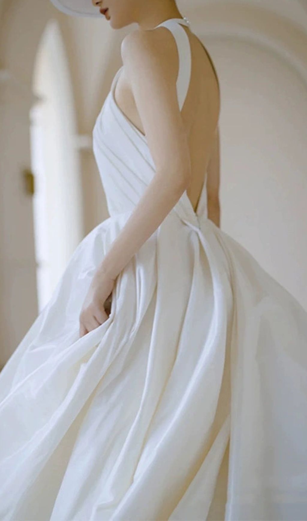 Jalia Modern Halter Backless Wedding Dress | Elegant Bridal Gown for Contemporary Brides