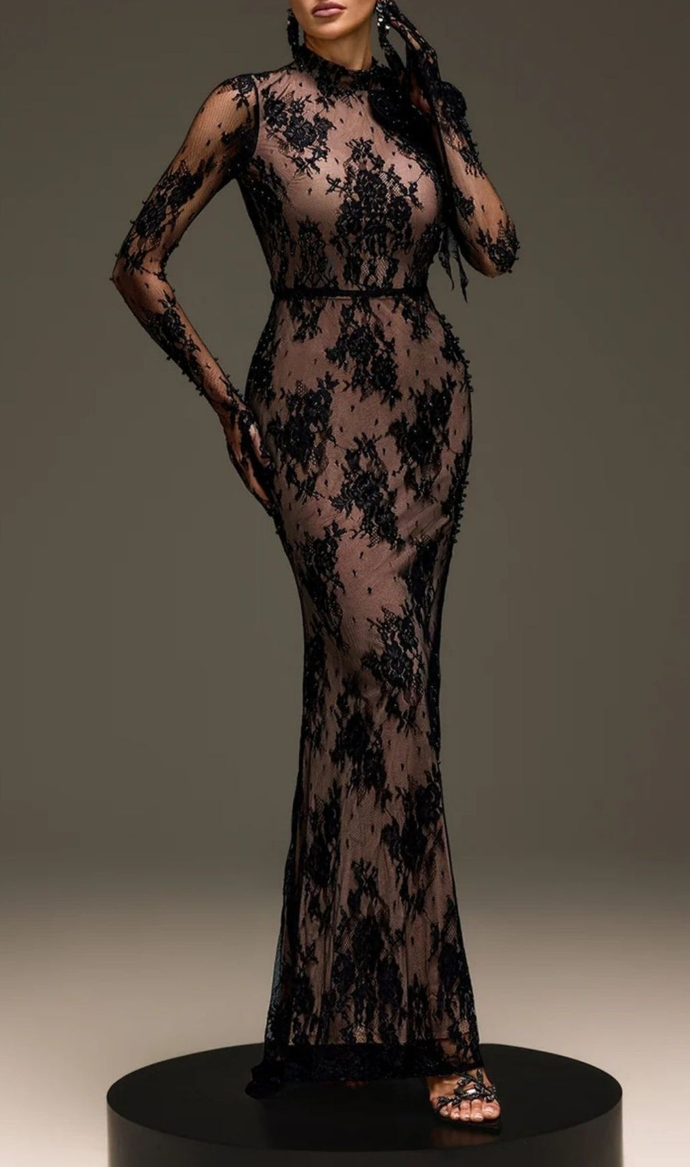 Varnelis Backless Pearl Lace Maxi Dress