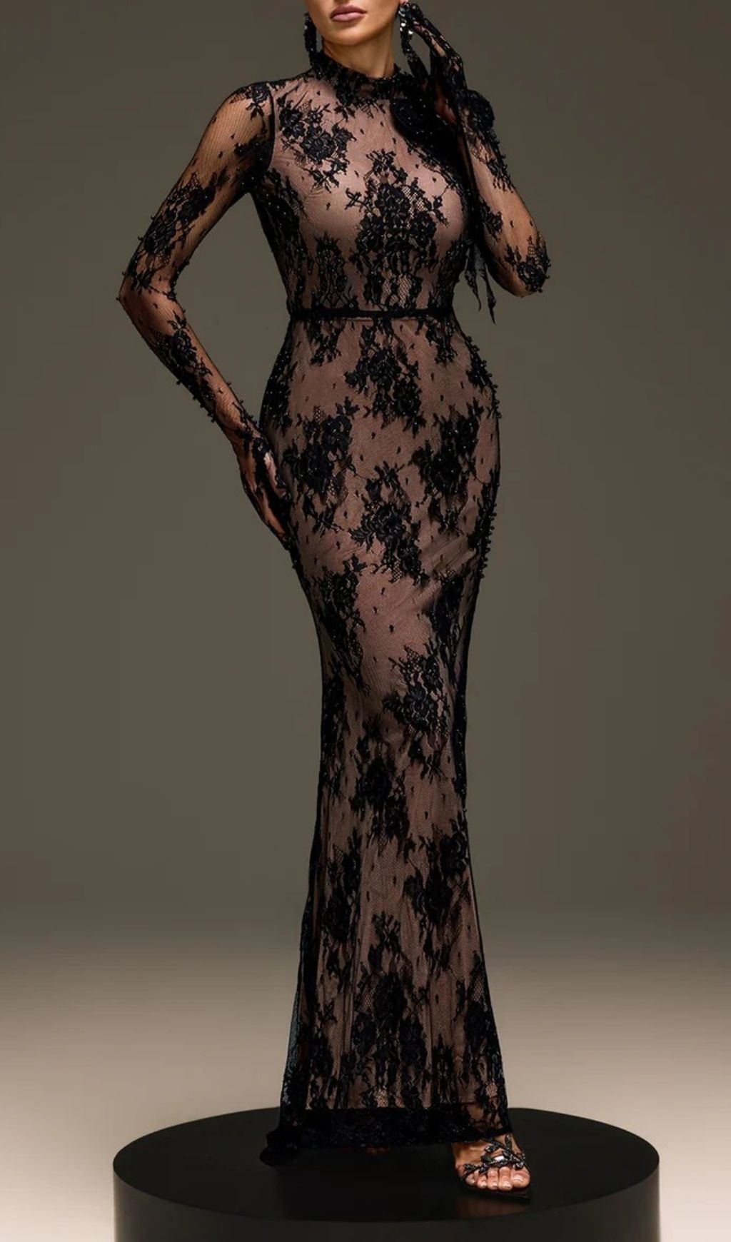 Varnelis Backless Pearl Lace Maxi Dress
