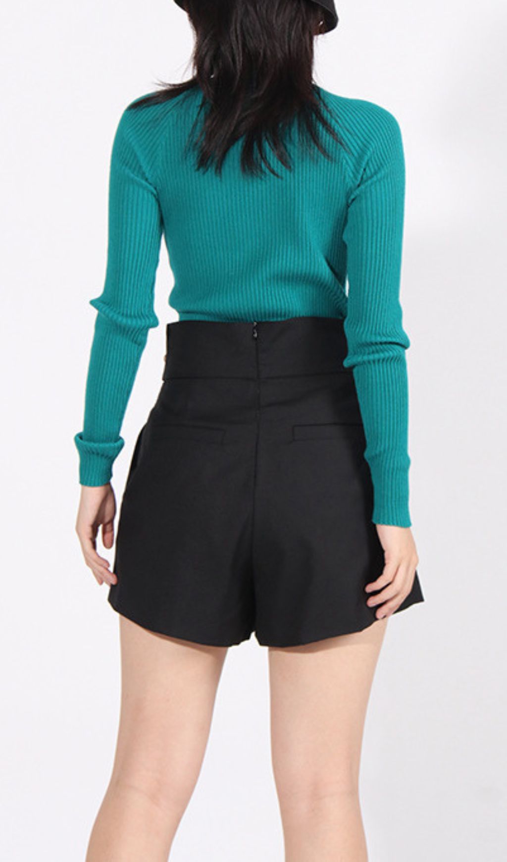 Ilana Chic Emerald Ribbed Knit Long Sleeve Top with Knot Cutout Detail