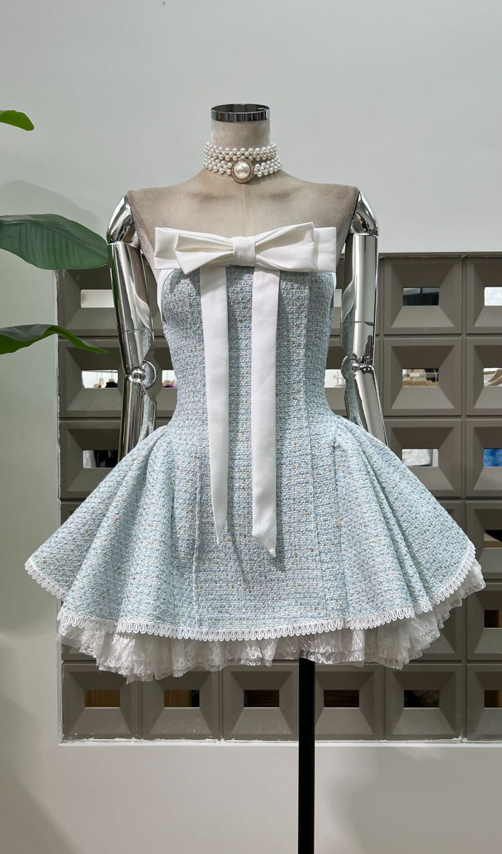 Hitomi Strapless Bow Lace Mini Dress