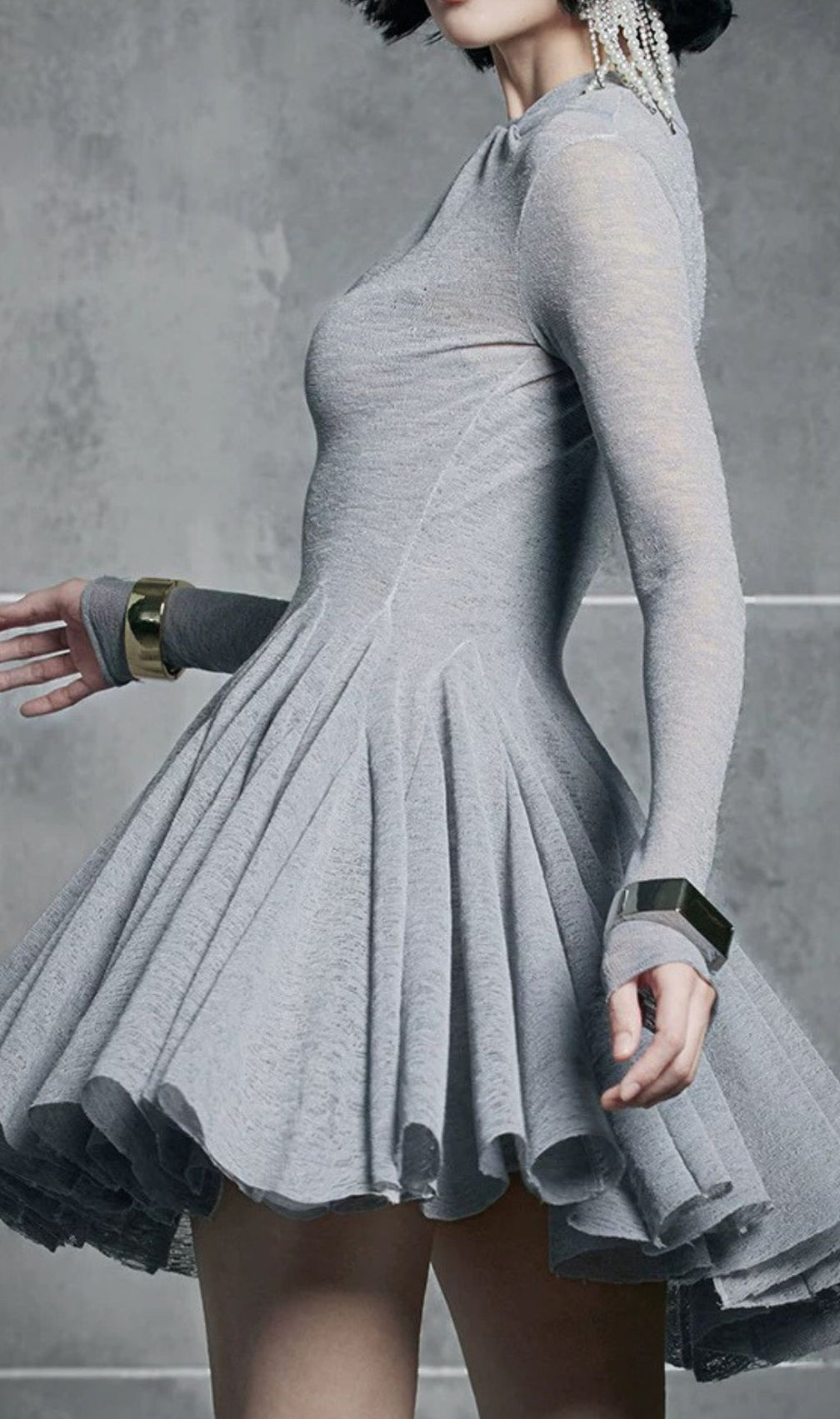 Hanako Chic Grey Long Sleeve Mini Dress - Versatile Pleated Design