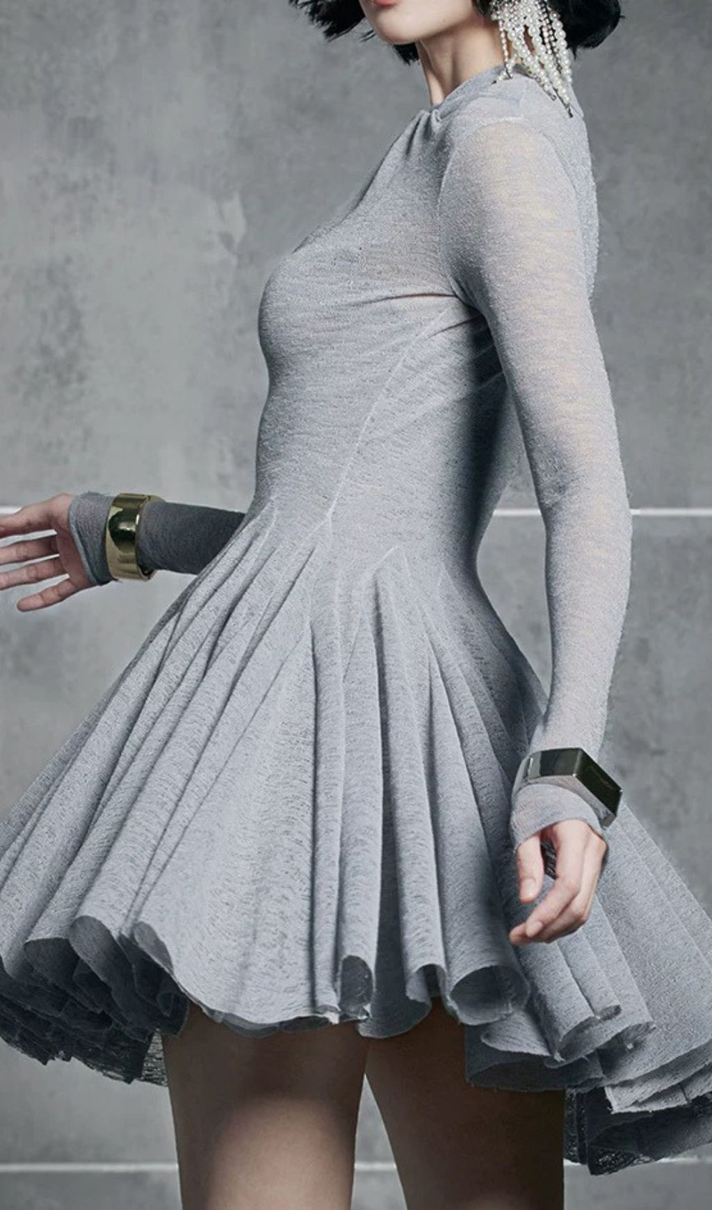 Hanako Chic Grey Long Sleeve Mini Dress - Versatile Pleated Design