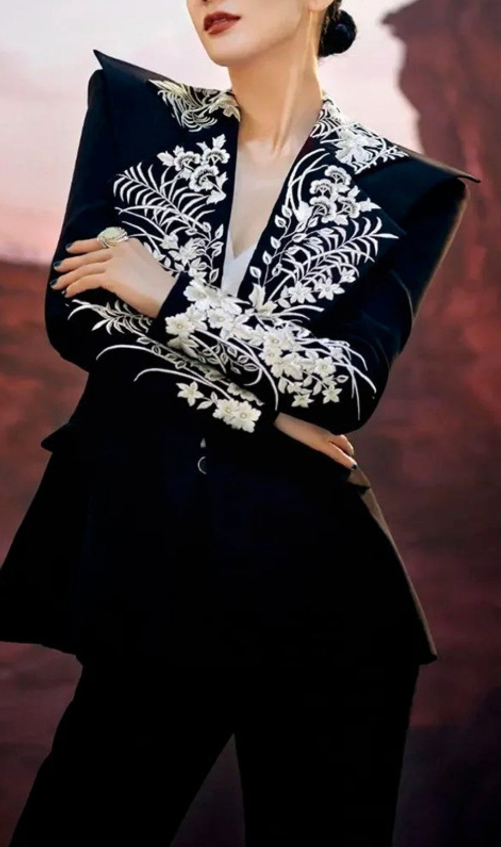 Evanthe Black Flower Embroidery Blazer