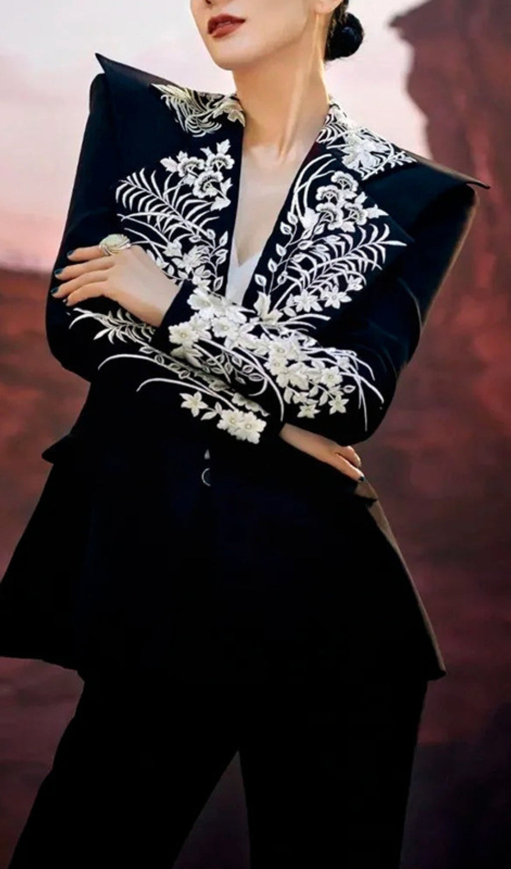 Evanthe Black Flower Embroidery Blazer
