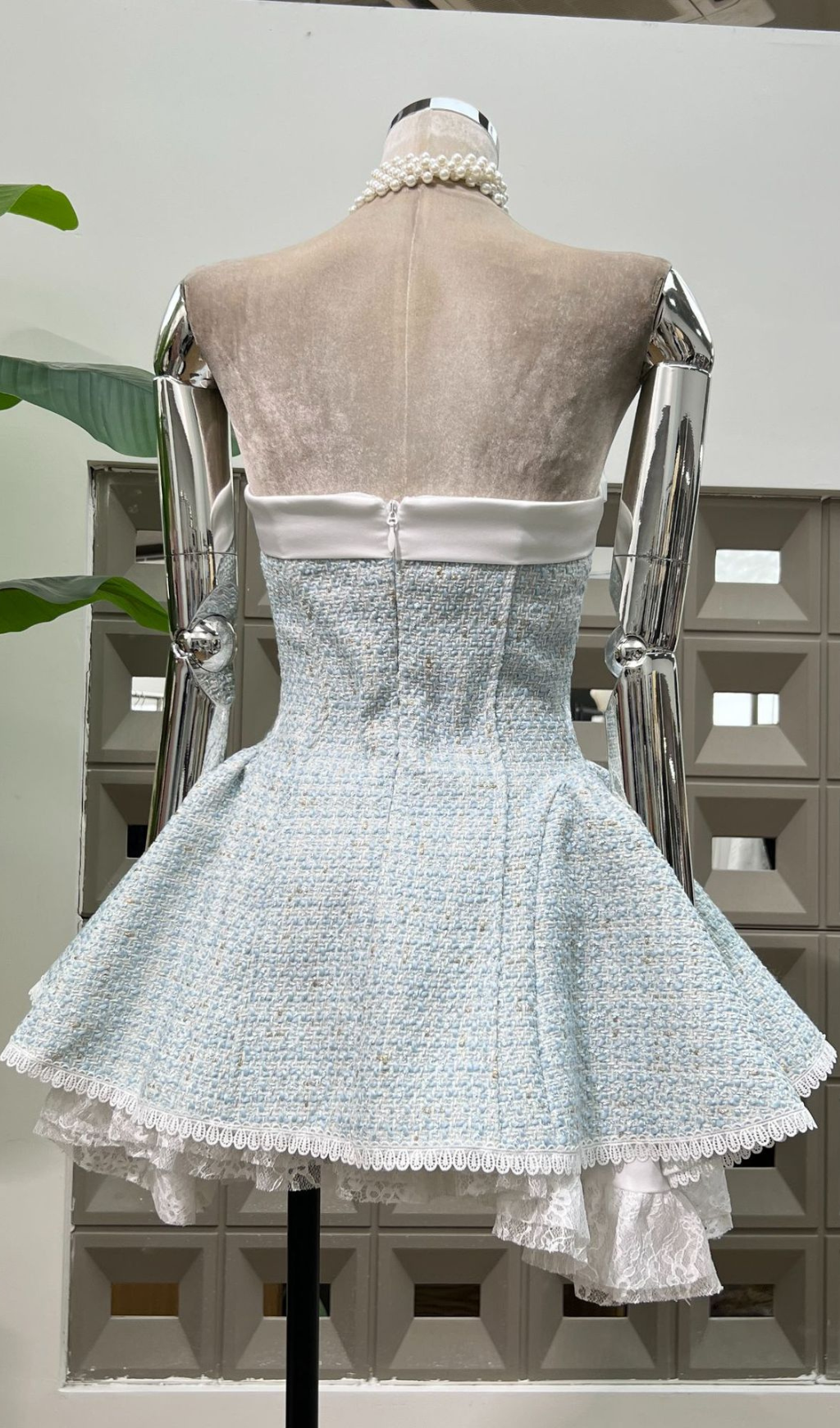 Hitomi Strapless Bow Lace Mini Dress