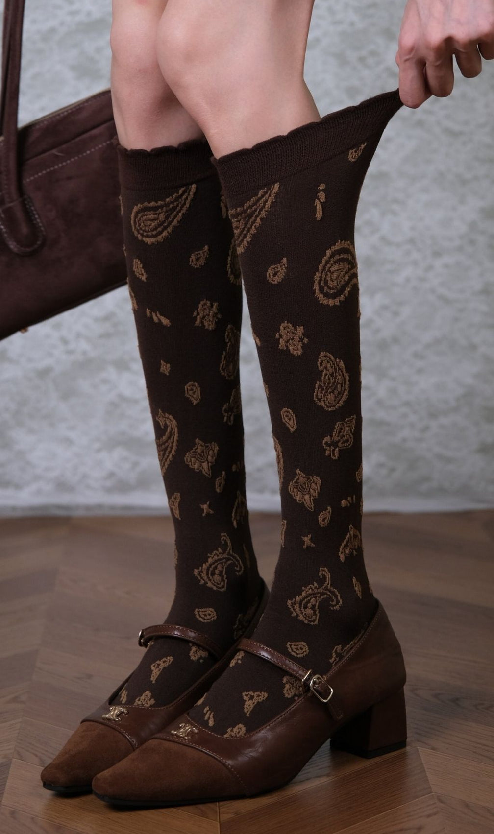 Vintage Brown Paisley Knee-High Stockings for Women - Chic Hosiery