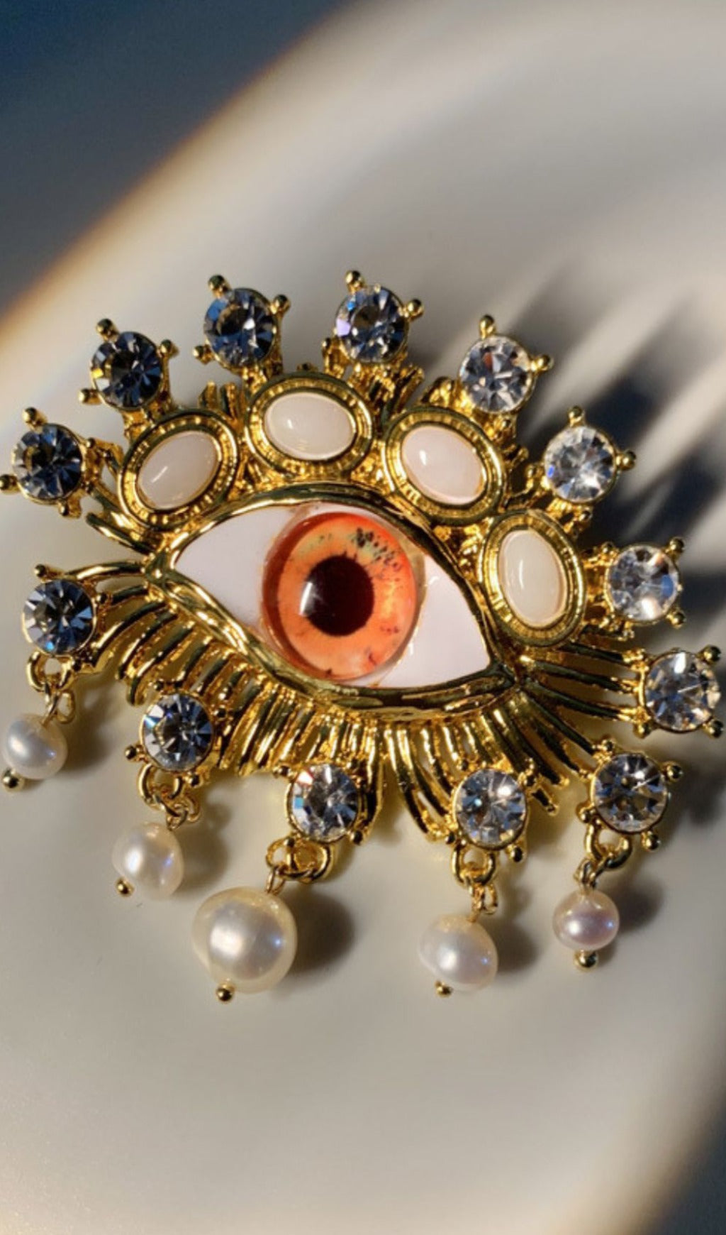 Pearl Embellihsed Eye Brooch