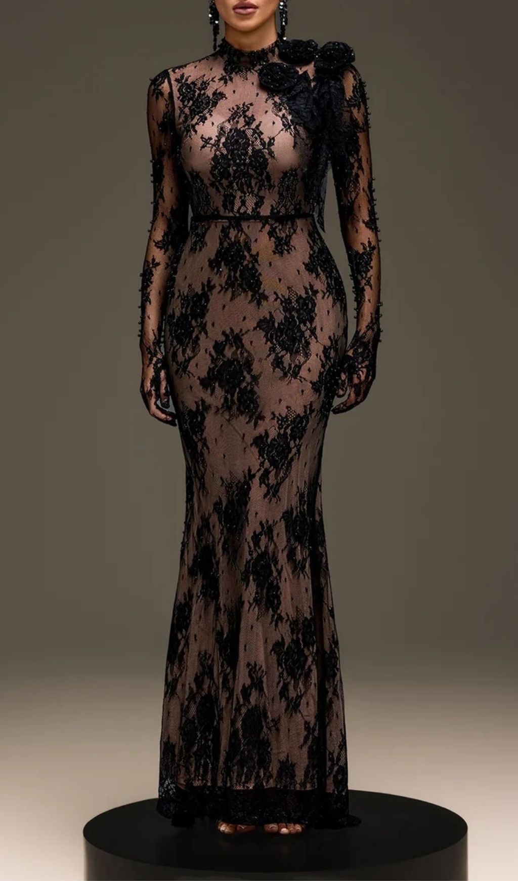 Varnelis Backless Pearl Lace Maxi Dress