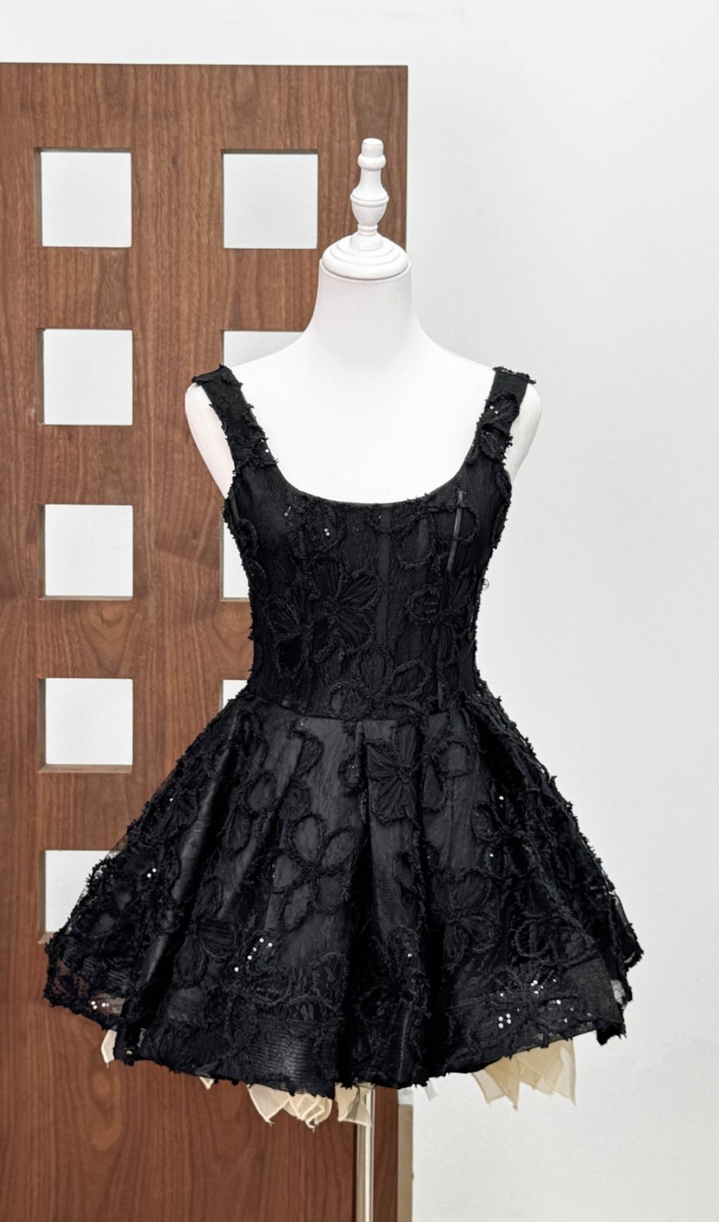 Karen Black Floral Strappy Mini Dress: Chic & Sassy Evening Style
