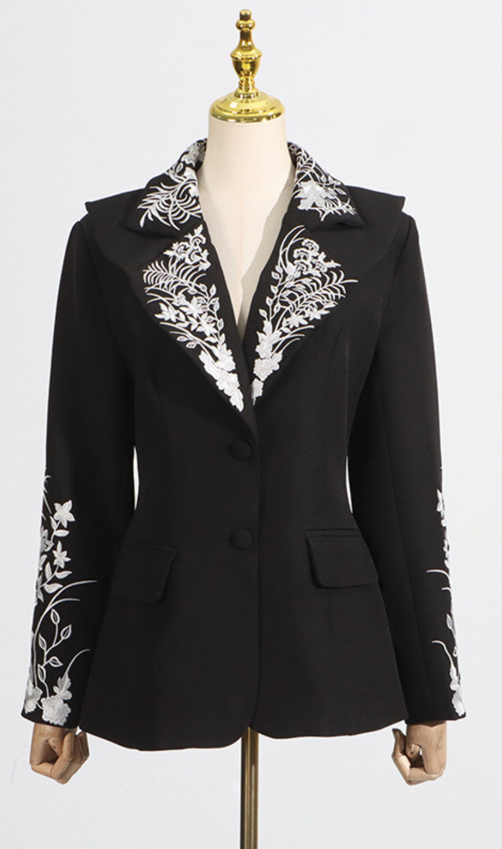 Evanthe Black Flower Embroidery Blazer