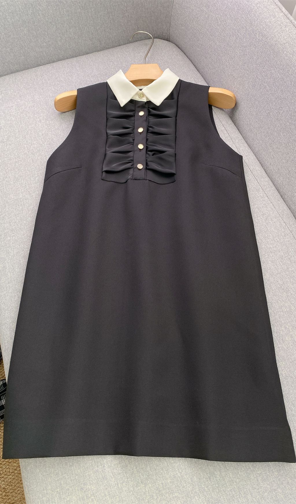 Elegant Black Mini Dress for Women | Chic Contrast Collar & Sleeveless Shift