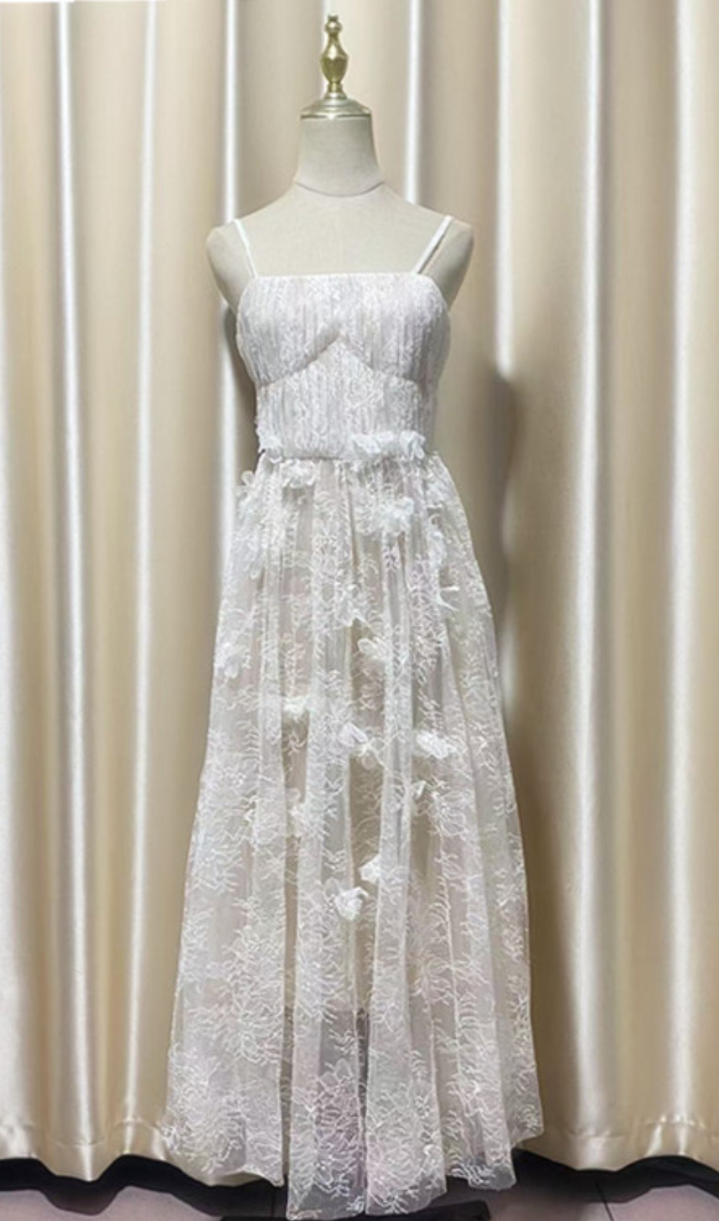 Heli Lace Pleated Maxi Dress