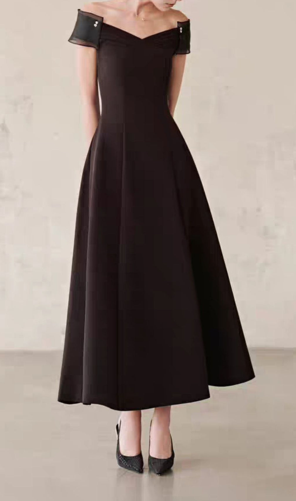 Kinu Black Off-Shoulder Maxi Dress