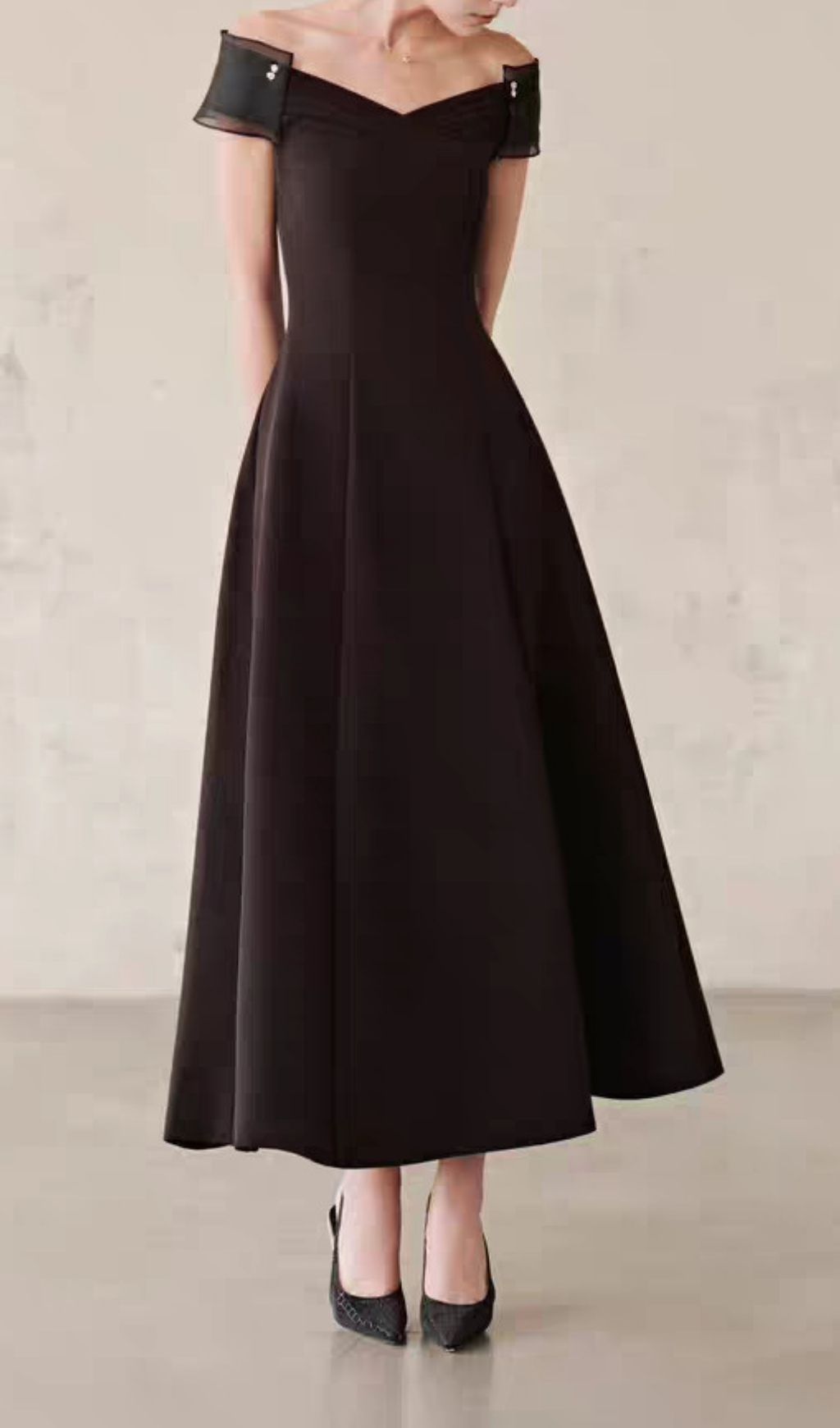 Kinu Black Off-Shoulder Maxi Dress