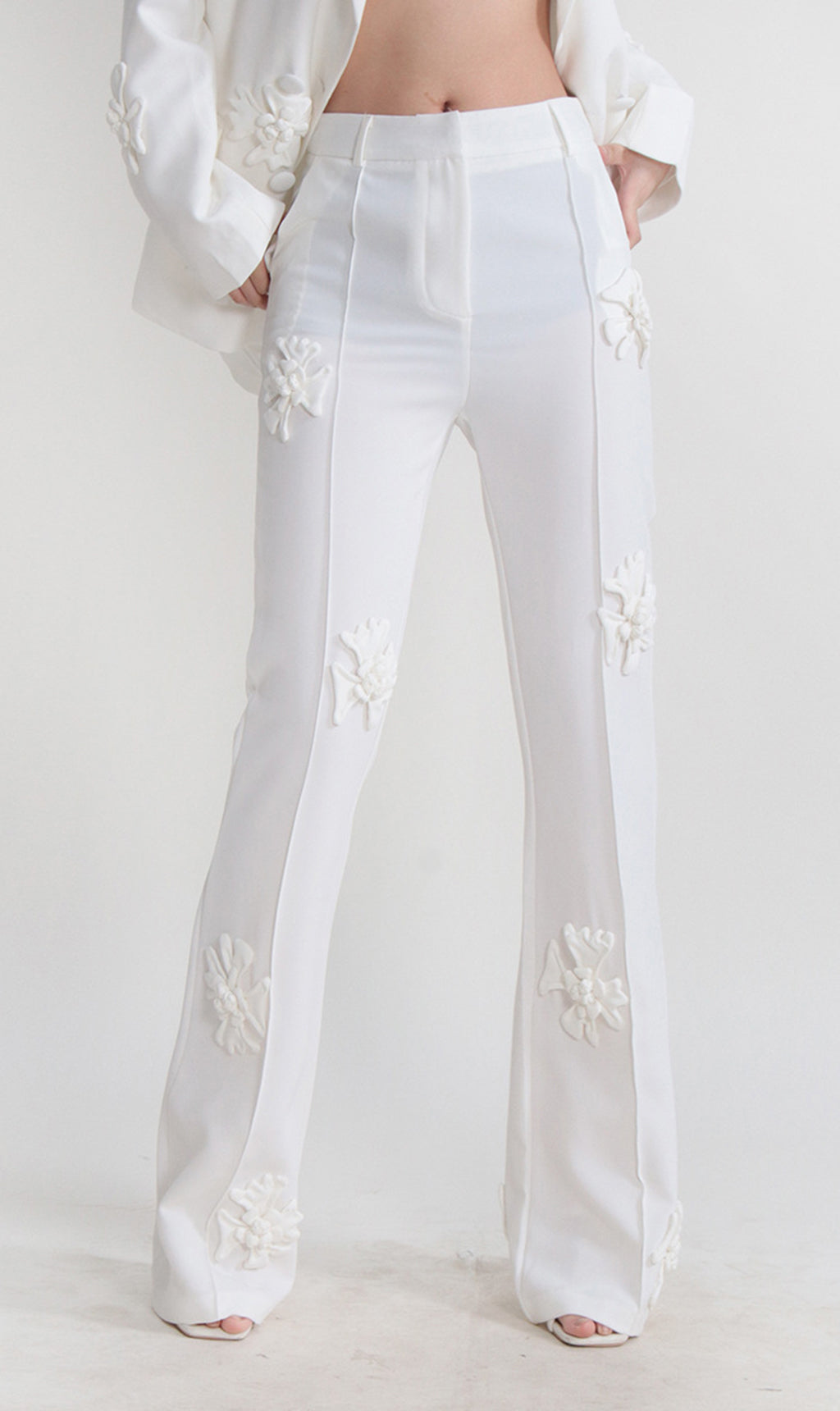 Acedia White Stereo Flower Mid-Rise Pants