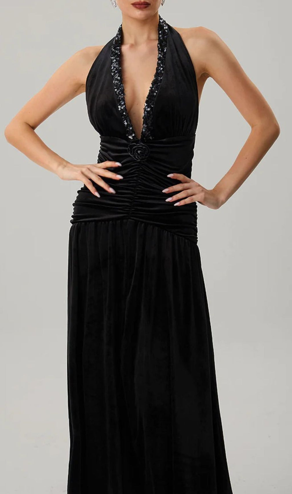 Faro Elegant Black Halterneck Ruched Maxi Dress | Figure-Flattering Evening Gown