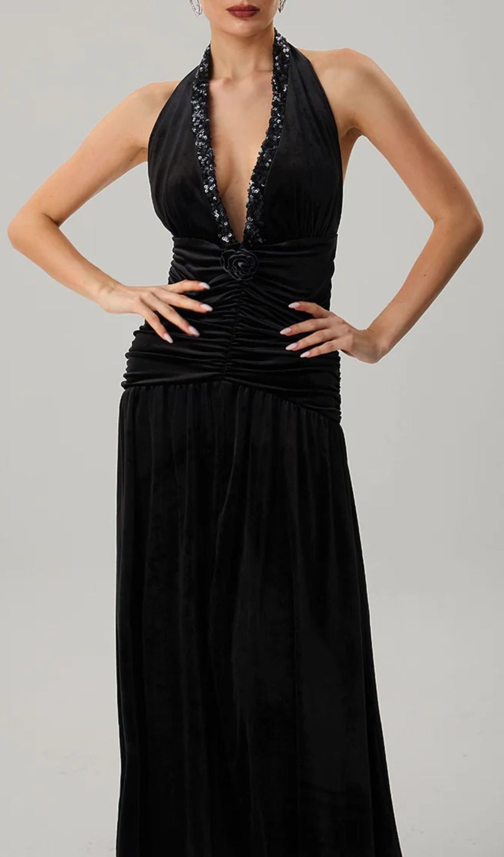 Faro Elegant Black Halterneck Ruched Maxi Dress | Figure-Flattering Evening Gown