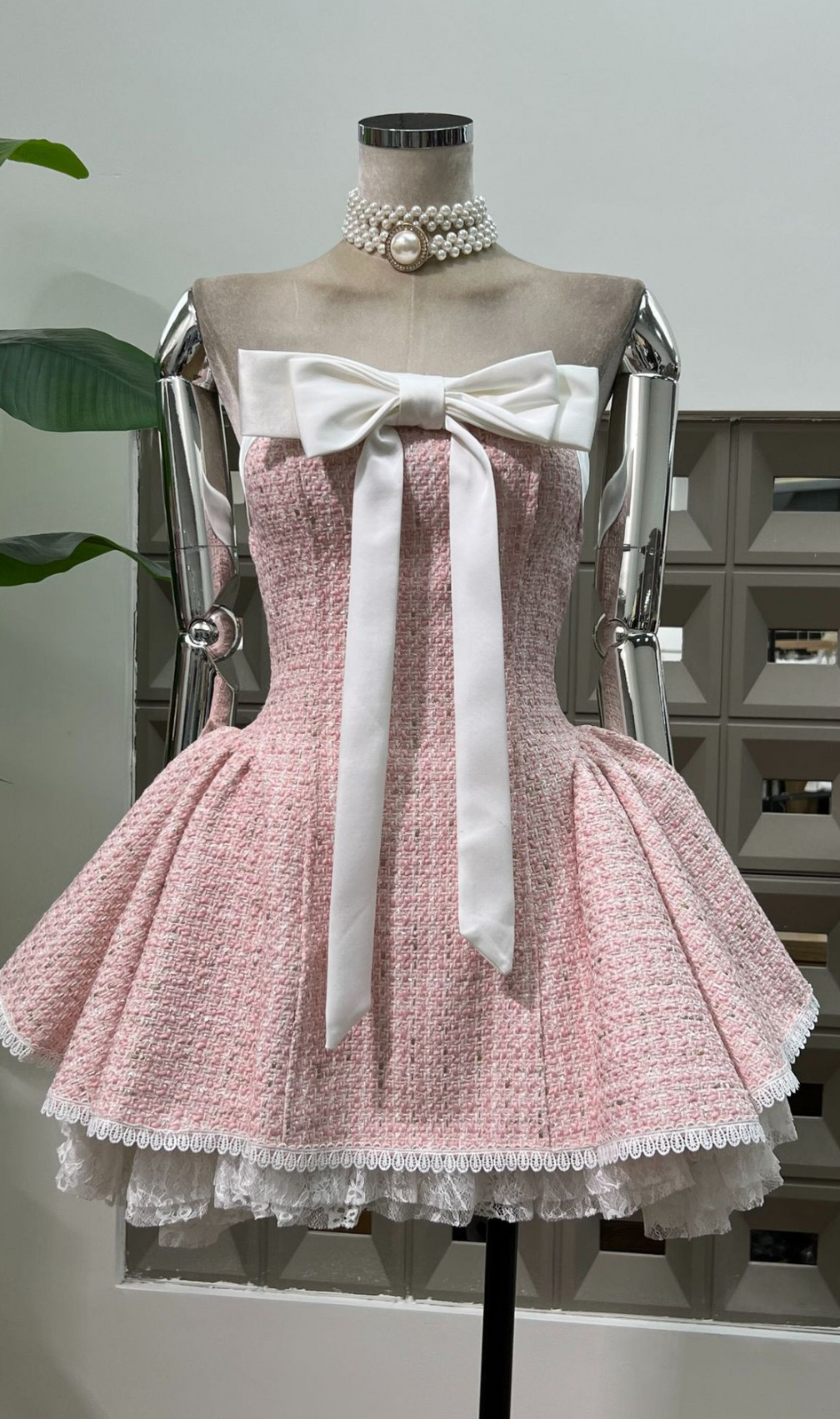 Hitomi Strapless Bow Lace Mini Dress