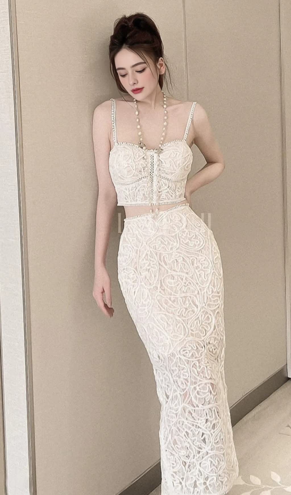 WHITE LACE TOPS FLOWER HOLLOW SKIRTS SUITS