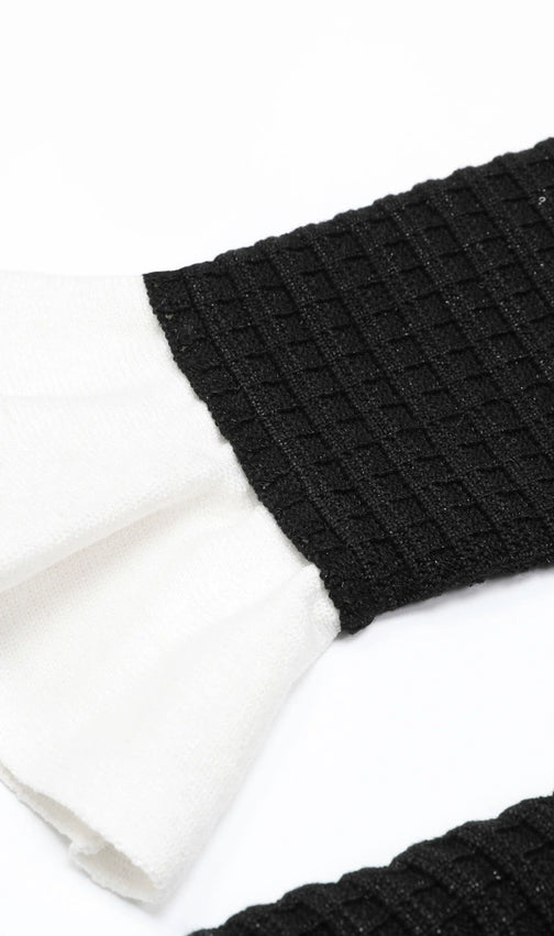 Kineta Chic Black Knit Mini Dress with White Contrast Trim – Long Sleeve Elegance