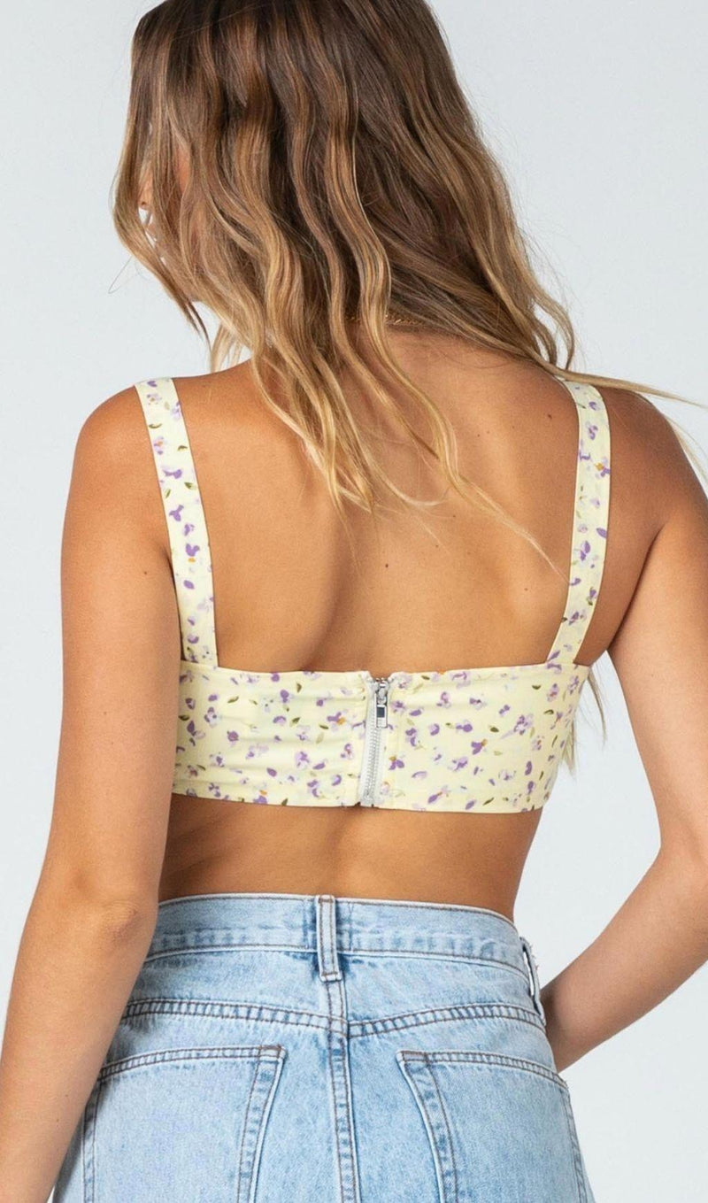 Floral lace strapless vest.