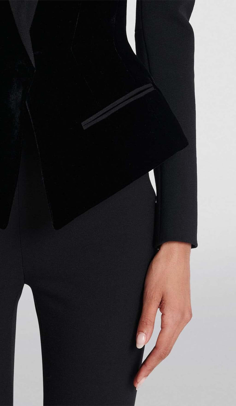 V NECK TWO POCKETS BLAZER IN BLACK