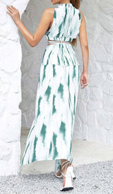 HALTER SLEEVELESS MAXI DRESS IN MULTI-COLOR