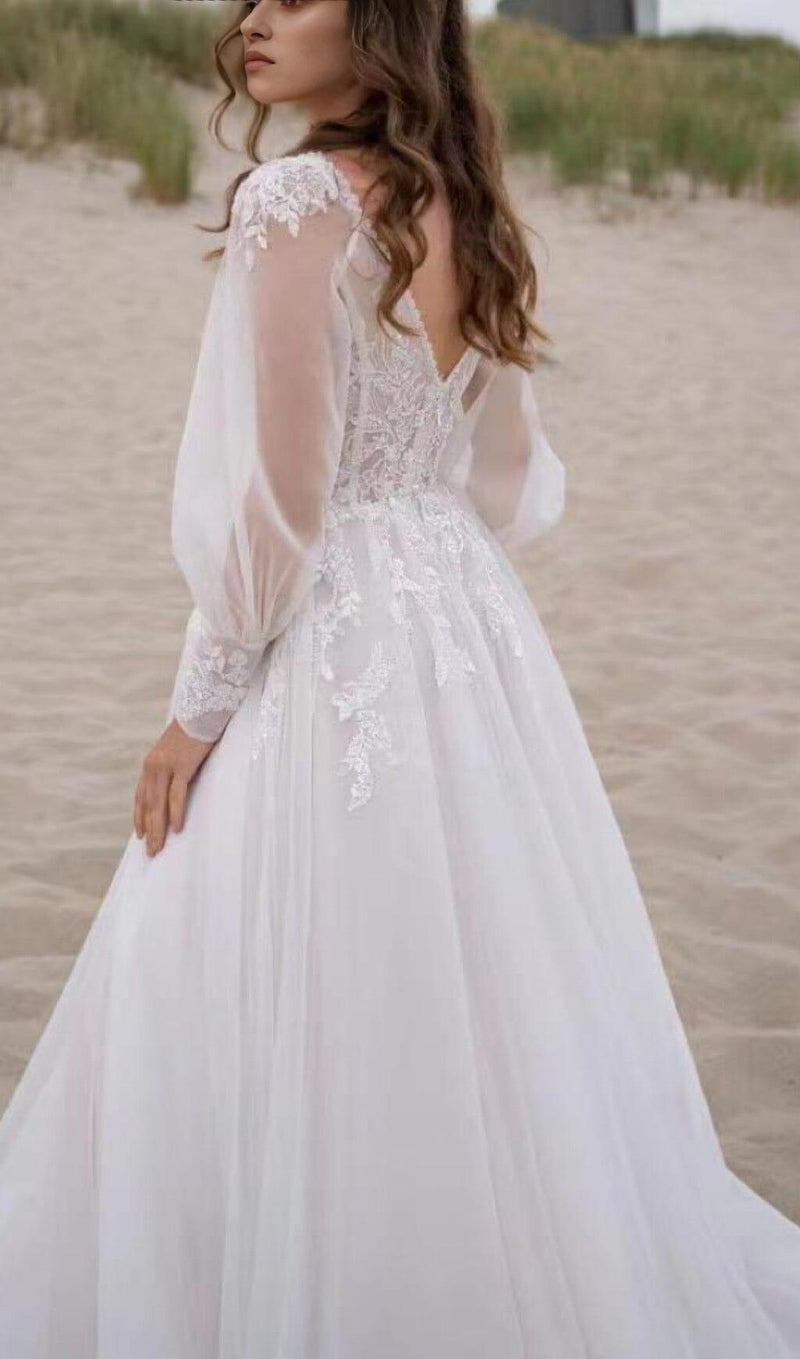 HIGH SPLIT LONG-SLEEVED WEDDING DRESS IN WHITE