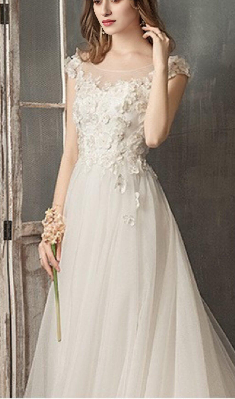 THREE-DIMENSIONAL FLOWER DRAG-TAILED WEDDING DRESS IN WHITE